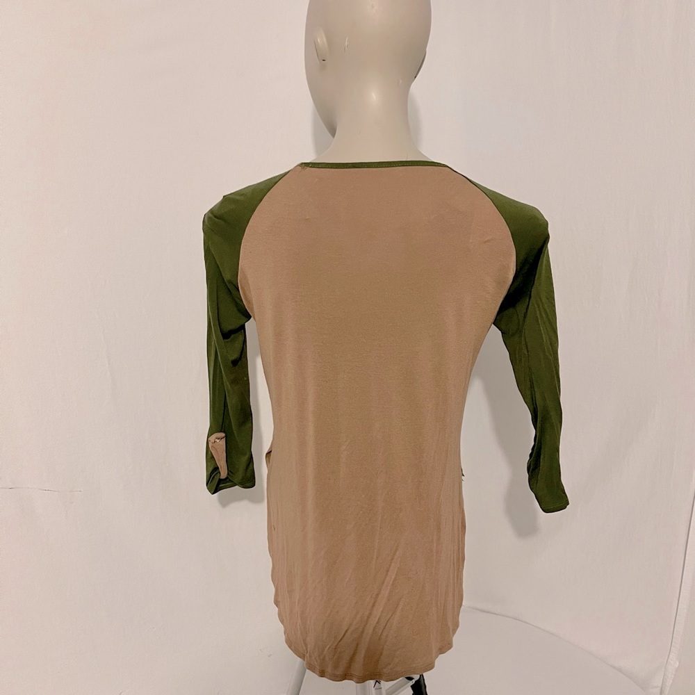 Women’s 3/4 sleeve top size L